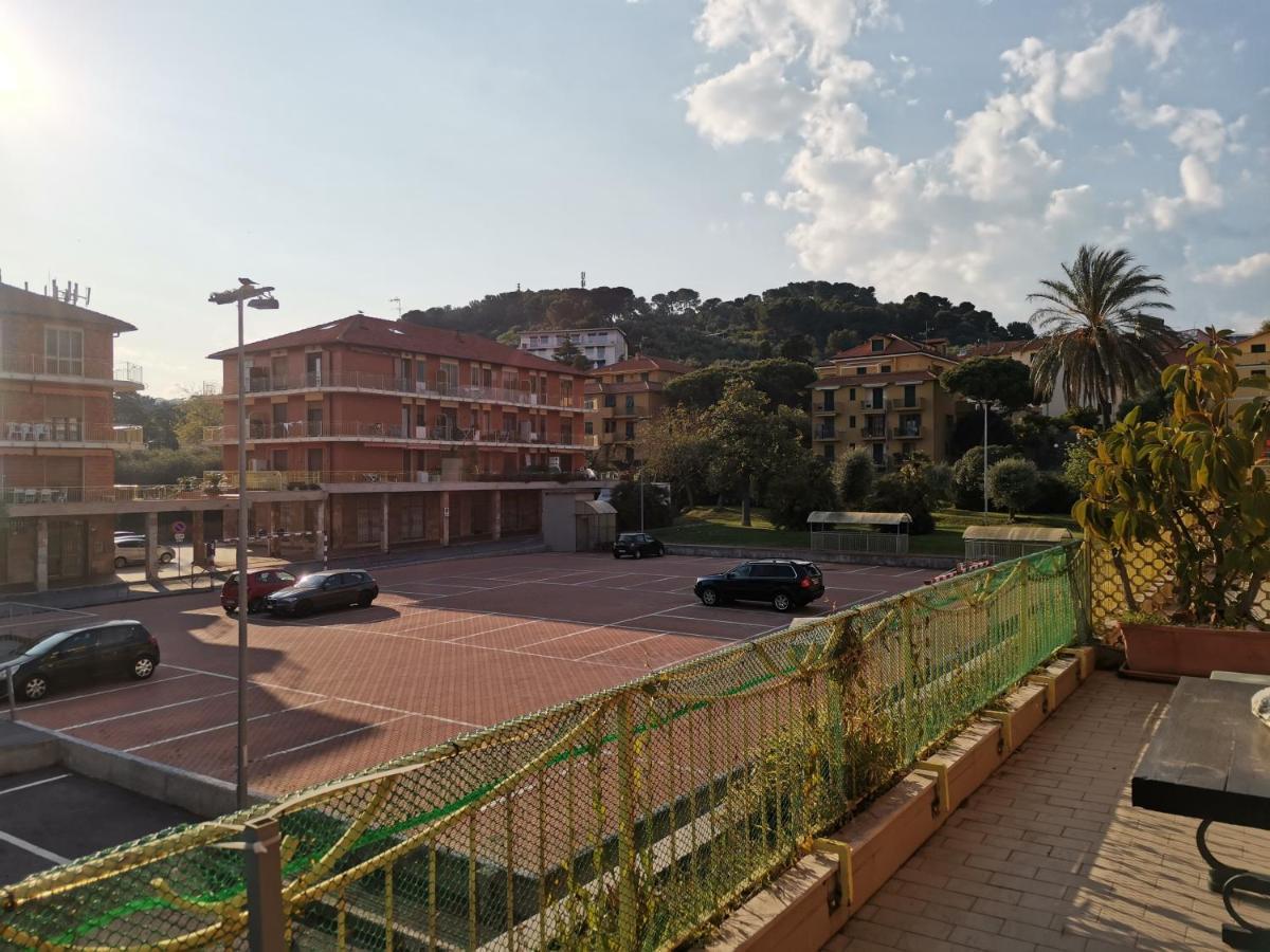 Il Tulipano Apartment San Bartolomeo Al Mare Exterior photo