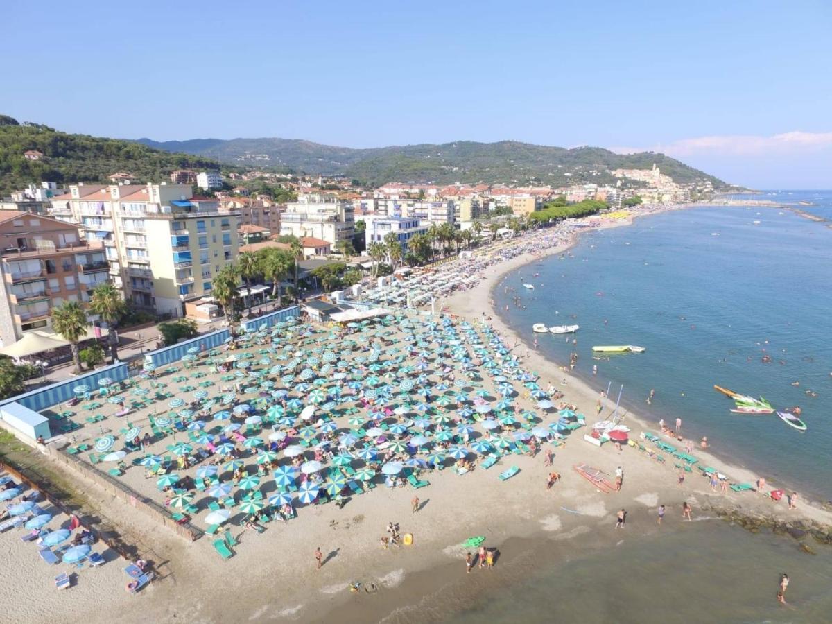 Il Tulipano Apartment San Bartolomeo Al Mare Exterior photo